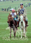 Шилдэг унаач Т.Баярхүү: Эмээтэйгээ морь уяад сумынхаа наадамд айрагдуулж байлаа