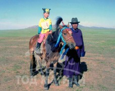 Нэрт уяачийн залгамж Түвдэннямын Буяндаш